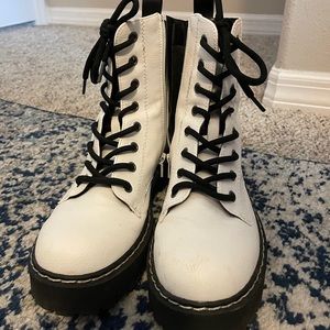 White doc marten style boots size 7
